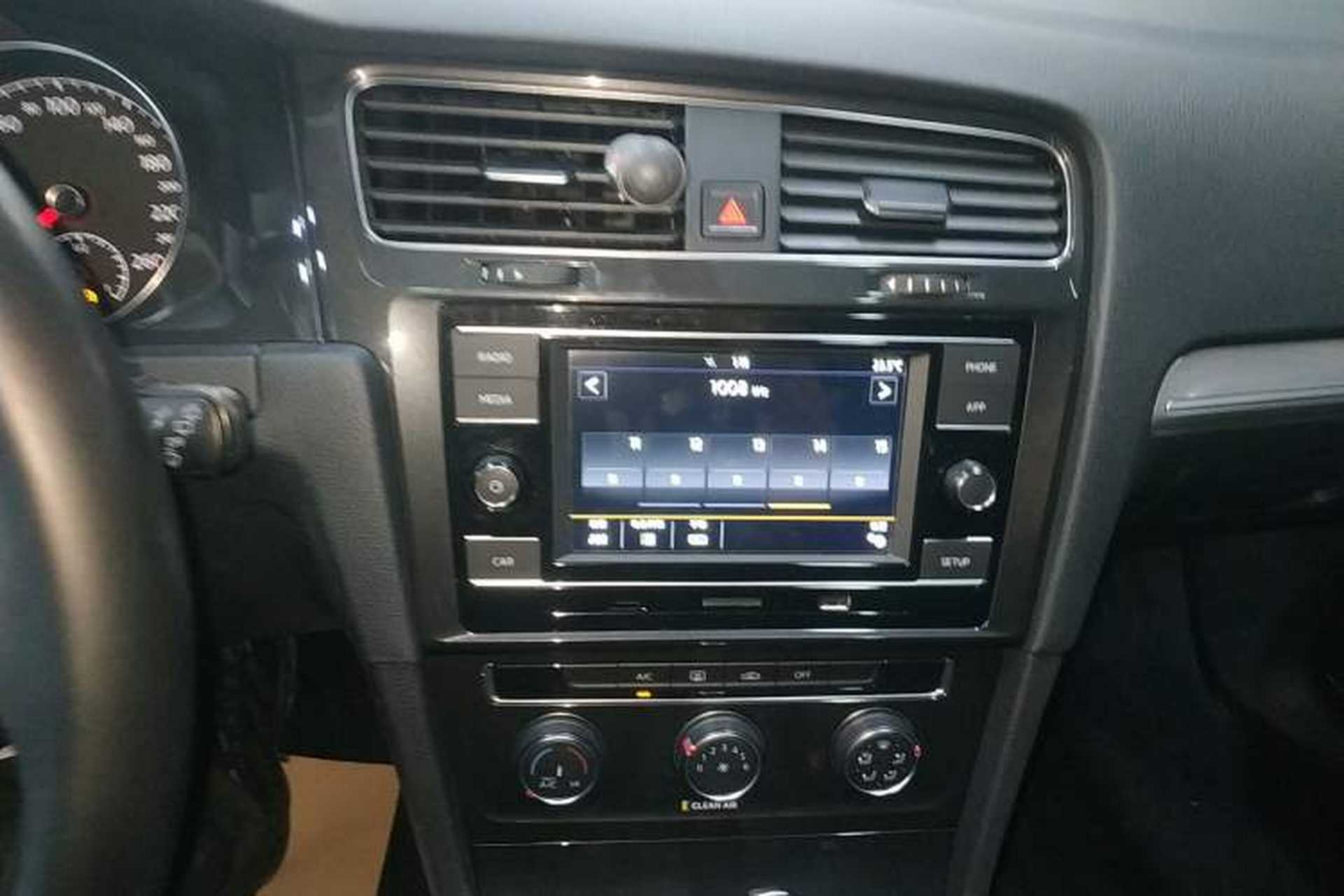 Used Volkswagen Golf 2018 230TSI Automatic Comfort Model Audio And AC Panel