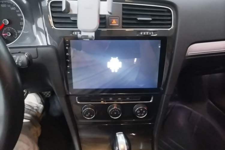 Used Volkswagen Golf 2018 1.6L Automatic Comfort Model Audio And AC Panel