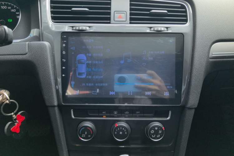 Used Volkswagen Golf 2018 1.6L Automatic Comfort Model Audio And AC Panel
