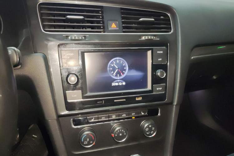 Used Volkswagen Golf 2018 230TSI Automatic Luxury Version Audio And AC Panel