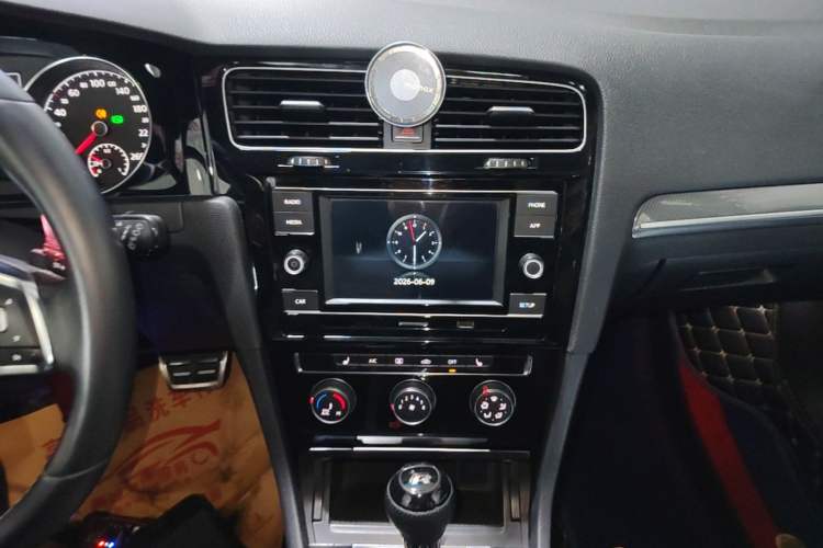 Used Volkswagen Golf 2018 280TSI Automatic R-Line Model Audio And AC Panel