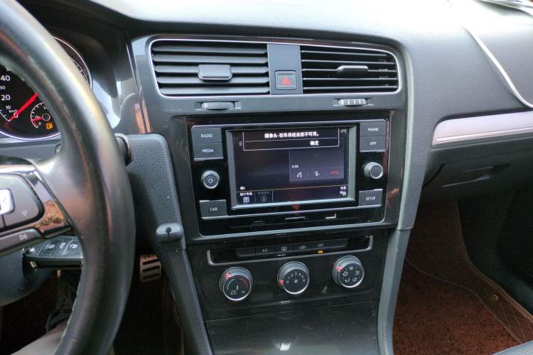 Used Volkswagen Golf 2018 230TSI Automatic Comfort Model Audio And AC Panel