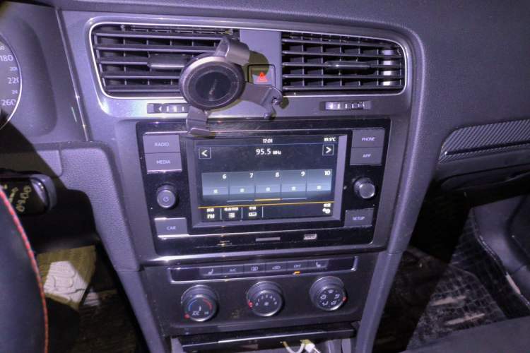 Used Volkswagen Golf 2018 230TSI Automatic Luxury Version Audio And AC Panel