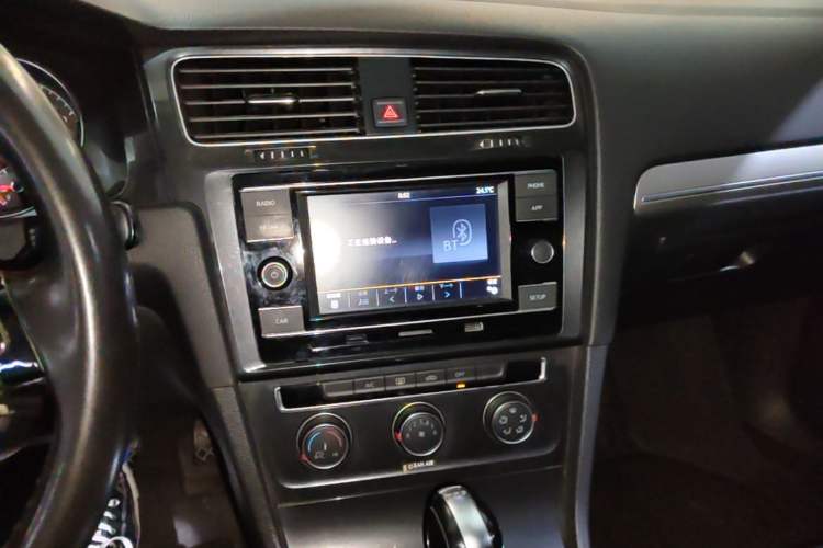 Used Volkswagen Golf 2018 230TSI Automatic Comfort Model Audio And AC Panel