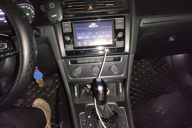 Used Volkswagen Golf 2018 230TSI Automatic Comfort Model Audio And AC Panel