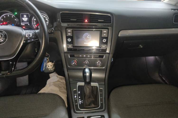 Used Volkswagen Golf 2018 230TSI Automatic Comfort Model Audio And AC Panel