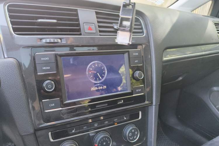 Used Volkswagen Golf 2018 230TSI Automatic Luxury Version Audio And AC Panel