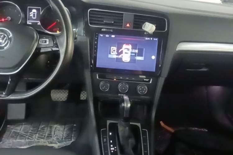 Used Volkswagen Golf 2018 230TSI Automatic Comfort Model Audio And AC Panel