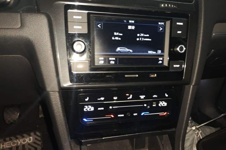 Used Volkswagen Golf 2018 230TSI Manual Comfort Version Audio And AC Panel