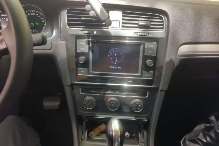 Used Volkswagen Golf 2018 230TSI Automatic Comfort Model Audio And AC Panel