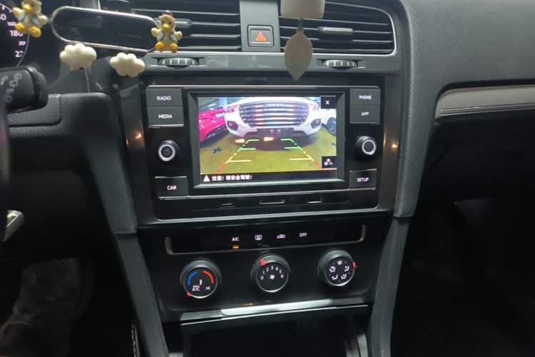 Used Volkswagen Golf 2018 230TSI Automatic Comfort Model Audio And AC Panel