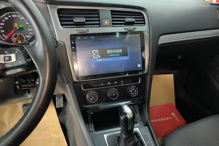 Used Volkswagen Golf 2018 1.6L Automatic Comfort Model Audio And AC Panel