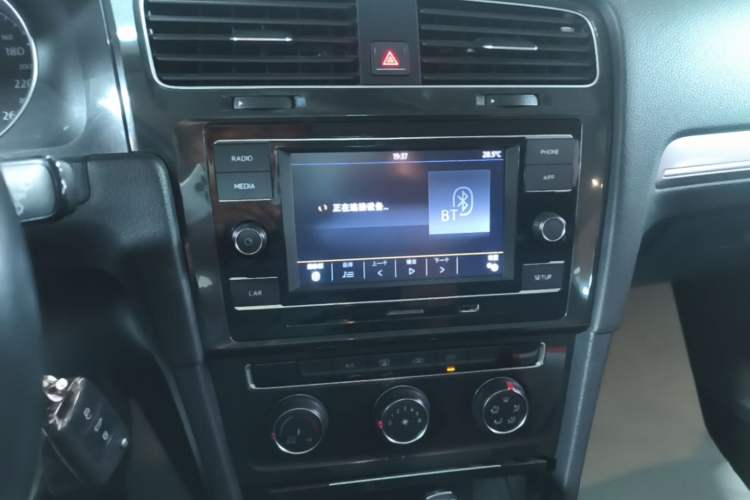 Used Volkswagen Golf 2018 230TSI Automatic Comfort Model Audio And AC Panel