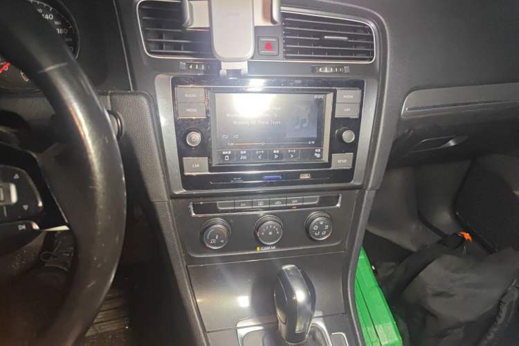 Used Volkswagen Golf 2018 1.6L Automatic Comfort Model Audio And AC Panel