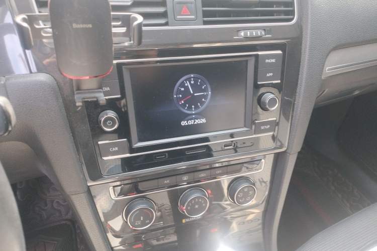 Used Volkswagen Golf 2018 1.6L Automatic Comfort Model Audio And AC Panel