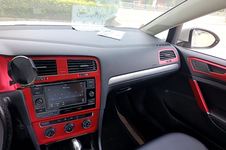 Used Volkswagen Golf 2018 230TSI Automatic Comfort Model Audio And AC Panel