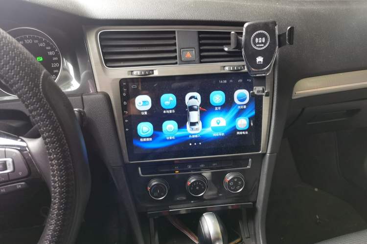 Used Volkswagen Golf 2018 1.6L Automatic Comfort Model Audio And AC Panel