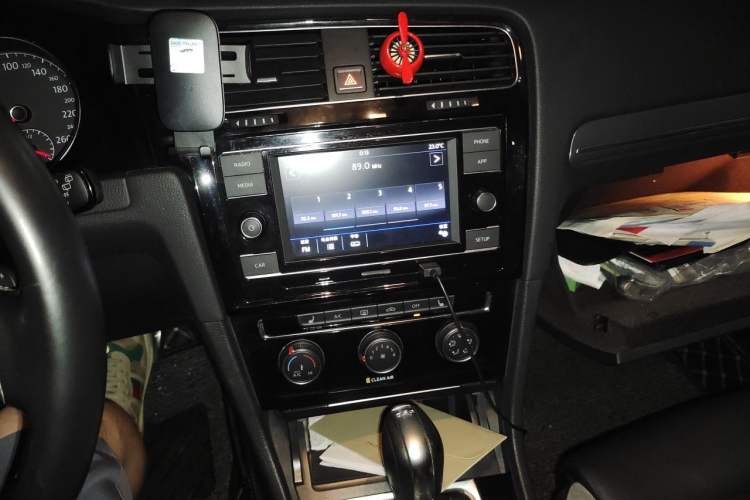 Used Volkswagen Golf 2018 280TSI Automatic R-Line Model Audio And AC Panel