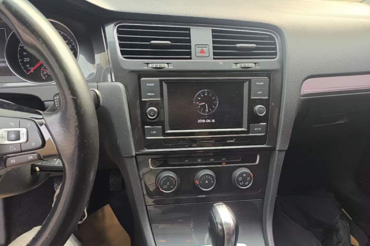 Used Volkswagen Golf 2018 230TSI Automatic Comfort Model Audio And AC Panel