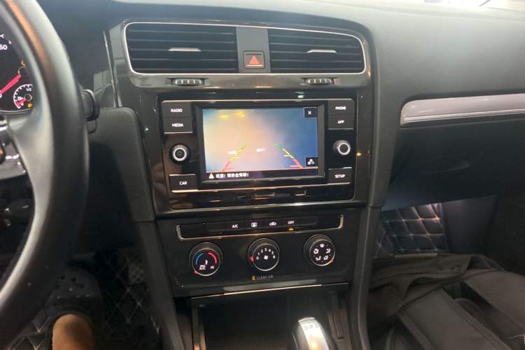 Used Volkswagen Golf 2018 230TSI Automatic Comfort Model Audio And AC Panel
