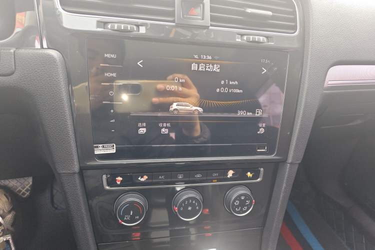 Used Volkswagen Golf 2018 1.6L Automatic Comfort Model Audio And AC Panel
