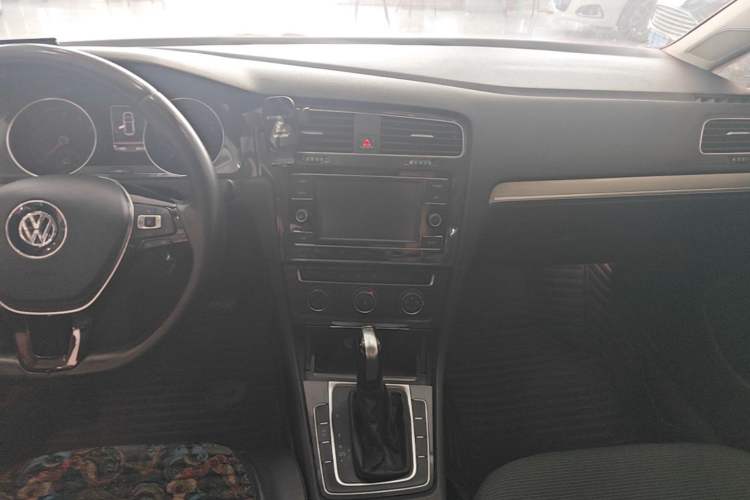Used Volkswagen Golf 2018 230TSI Automatic Comfort Model Audio And AC Panel