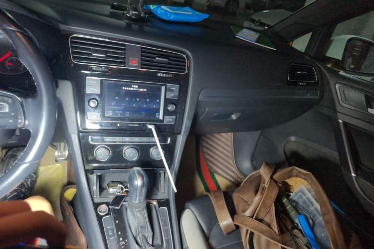 Used Volkswagen Golf 2018 280TSI Automatic R-Line Model Audio And AC Panel