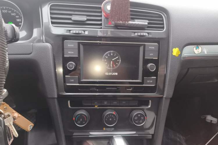 Used Volkswagen Golf 2018 1.6L Automatic Comfort Model Audio And AC Panel
