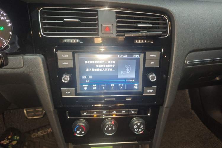 Used Volkswagen Golf 2018 280TSI Automatic R-Line Model Audio And AC Panel