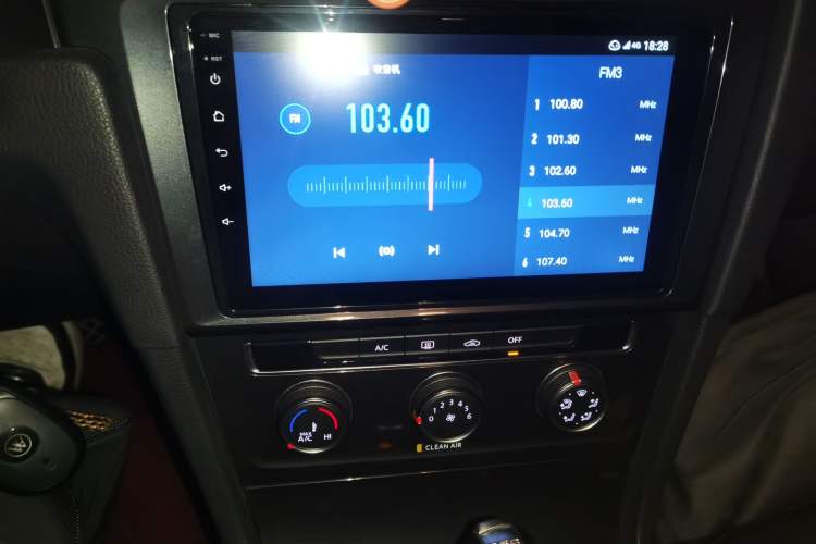 Used Volkswagen Golf 2018 230TSI Automatic Comfort Model Audio And AC Panel