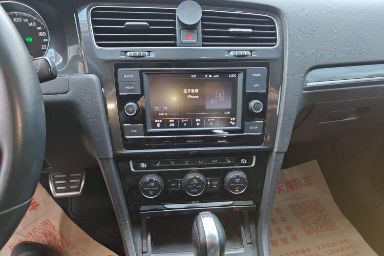 Used Volkswagen Golf 2018 230TSI Automatic Luxury Version Audio And AC Panel