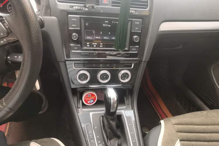 Used Volkswagen Golf 2018 230TSI Automatic Comfort Model Audio And AC Panel
