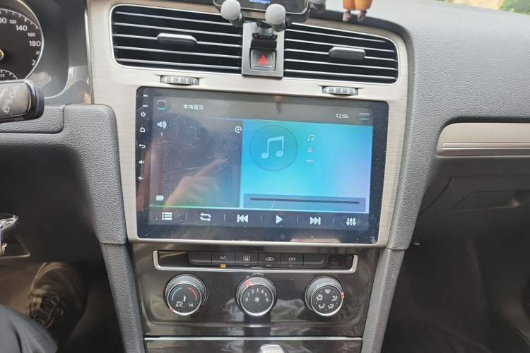 Used Volkswagen Golf 2018 230TSI Automatic Comfort Model Audio And AC Panel