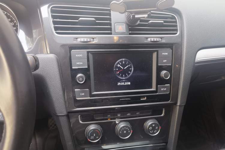 Used Volkswagen Golf 2018 230TSI Automatic Comfort Model Audio And AC Panel