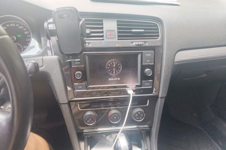 Used Volkswagen Golf 2018 230TSI Automatic Comfort Model Audio And AC Panel