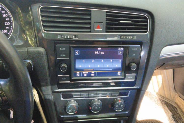 Used Volkswagen Golf 2018 230TSI Automatic Comfort Model Audio And AC Panel
