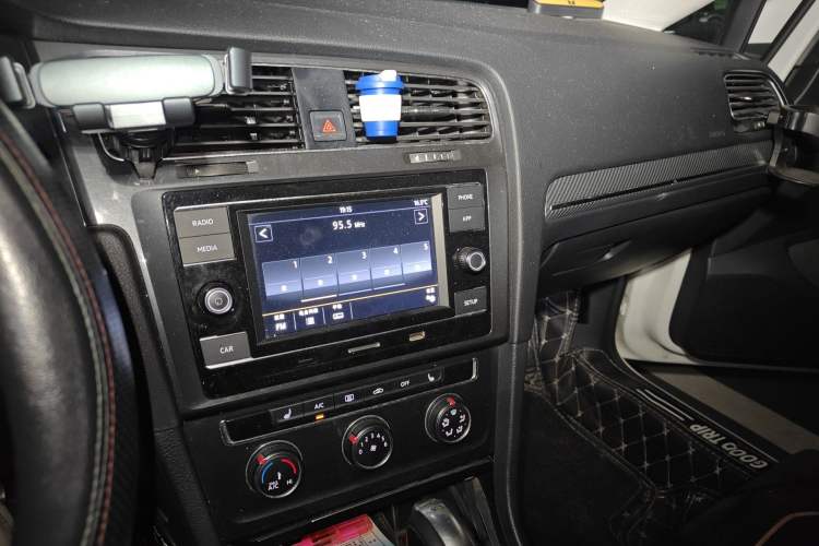 Used Volkswagen Golf 2018 230TSI Automatic Luxury Version Audio And AC Panel