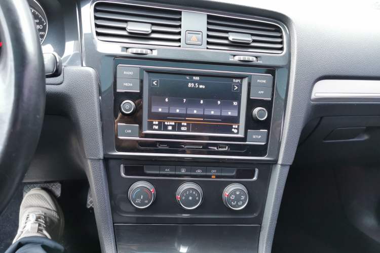 Used Volkswagen Golf 2018 230TSI Automatic Comfort Model Audio And AC Panel