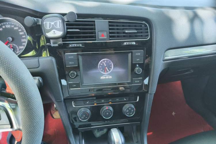 Used Volkswagen Golf 2018 280TSI Automatic R-Line Model Audio And AC Panel
