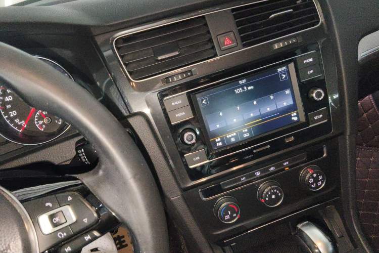 Used Volkswagen Golf 2018 1.6L Automatic Comfort Model Audio And AC Panel