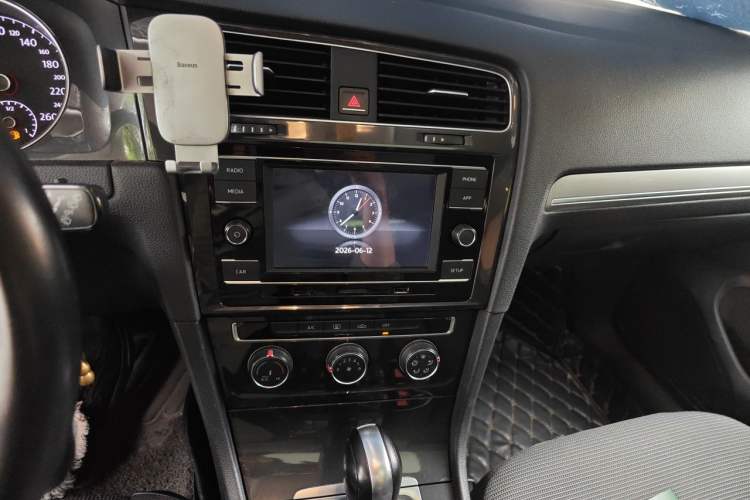 Used Volkswagen Golf 2018 1.6L Automatic Comfort Model Audio And AC Panel