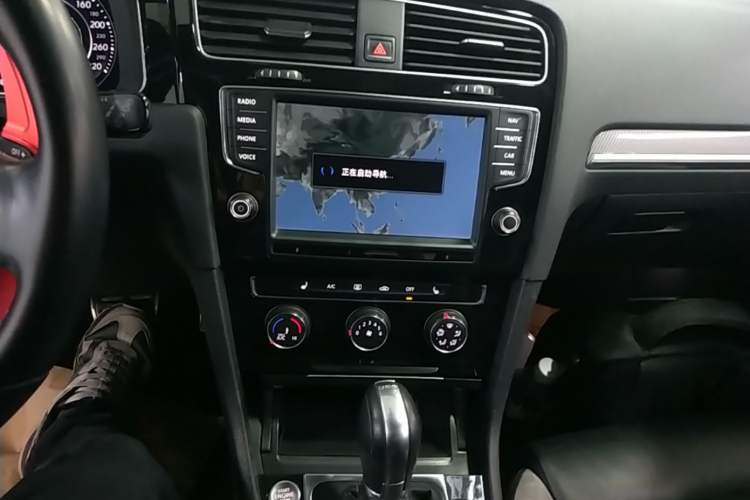 Used Volkswagen Golf 2018 280TSI Automatic R-Line Model Audio And AC Panel