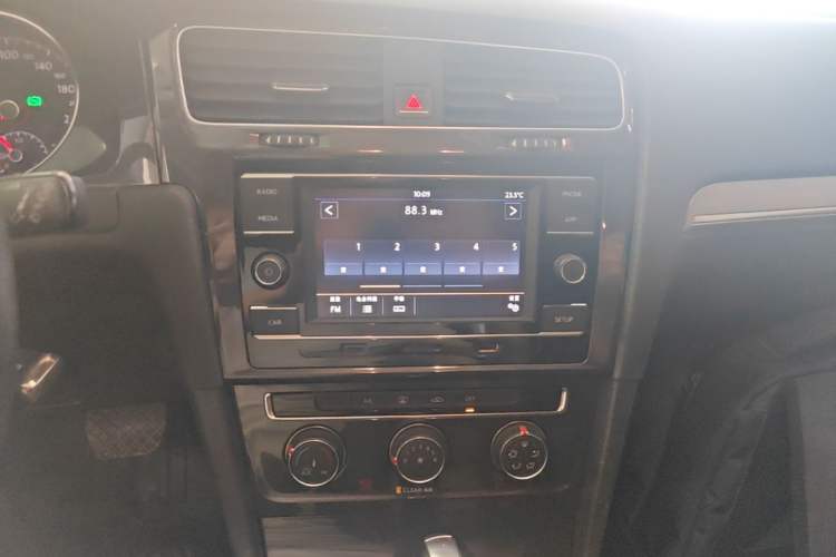 Used Volkswagen Golf 2018 1.6L Automatic Comfort Model Audio And AC Panel