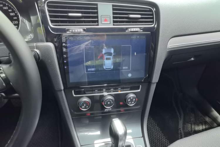 Used Volkswagen Golf 2018 1.6L Automatic Comfort Model Audio And AC Panel