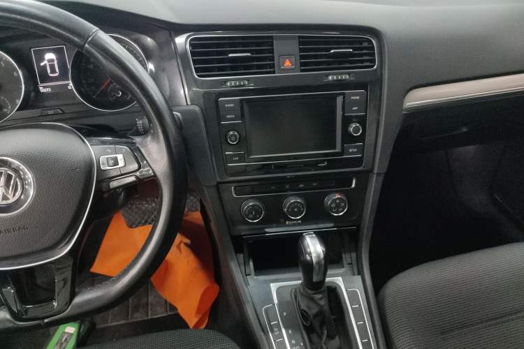 Used Volkswagen Golf 2018 230TSI Automatic Comfort Model Audio And AC Panel