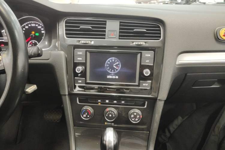 Used Volkswagen Golf 2018 230TSI Automatic Comfort Model Audio And AC Panel
