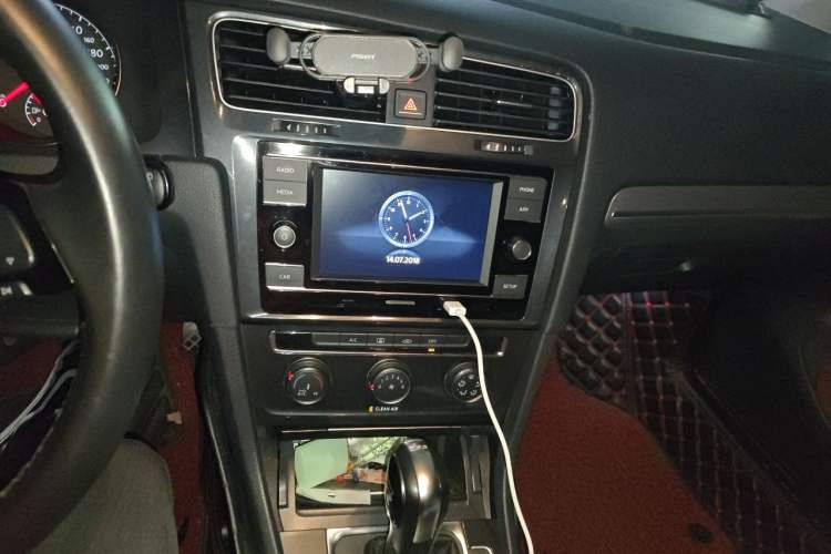 Used Volkswagen Golf 2018 230TSI Automatic Comfort Model Audio And AC Panel