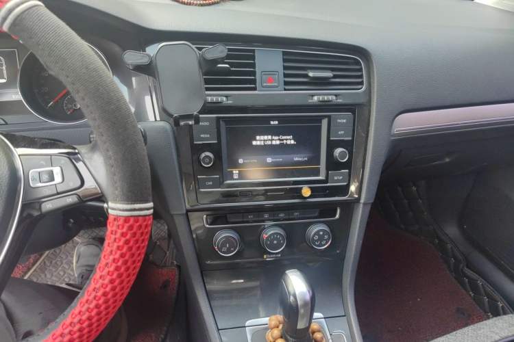 Used Volkswagen Golf 2018 230TSI Automatic Comfort Model Audio And AC Panel