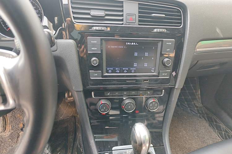 Used Volkswagen Golf 2018 280TSI Automatic R-Line Model Audio And AC Panel