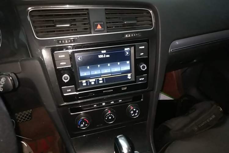 Used Volkswagen Golf 2018 1.6L Automatic Comfort Model Audio And AC Panel